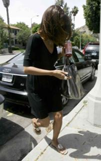 Halle Berry feet photo thumbnail
