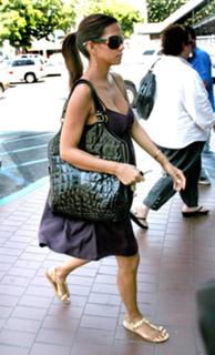 Halle Berry feet photo thumbnail