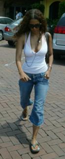 Halle Berry feet photo thumbnail
