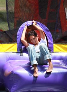Halle Berry feet photo thumbnail