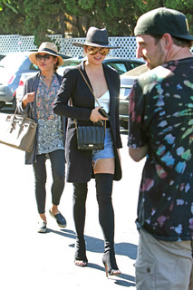 Chrissy Teigen feet photo thumbnail