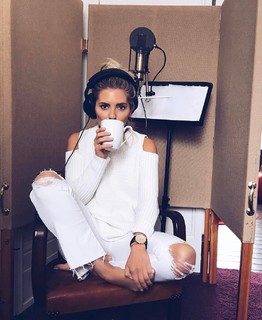 Mollie King feet photo thumbnail