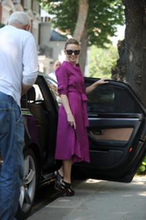 Kylie Minogue feet photo thumbnail