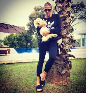 Adriane Galisteu feet photo thumbnail