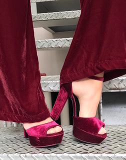 Adriane Galisteu feet photo thumbnail