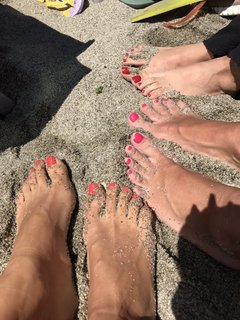 Veronica Maya feet photo thumbnail