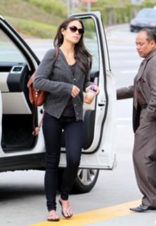 Jordana Brewster feet photo thumbnail