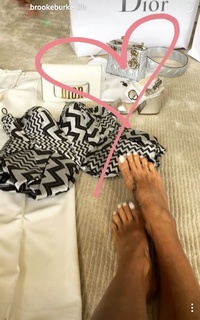 Brooke Burke feet photo thumbnail