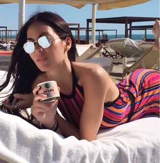 Elisabetta Gregoraci feet photo thumbnail