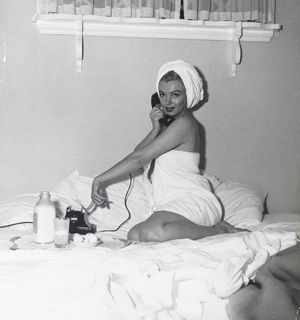 Marilyn Monroe feet photo thumbnail