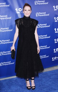 Julianne Moore feet photo thumbnail