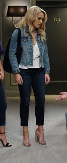 Emily Osment feet photo thumbnail