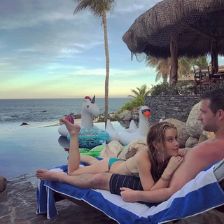 Tara Lipinski feet photo thumbnail