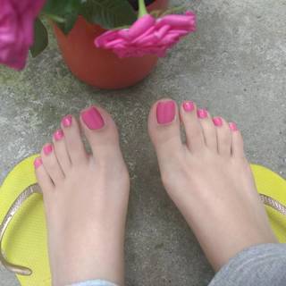 Isa Pes feet photo thumbnail