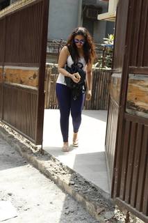 Huma Qureshi feet photo thumbnail