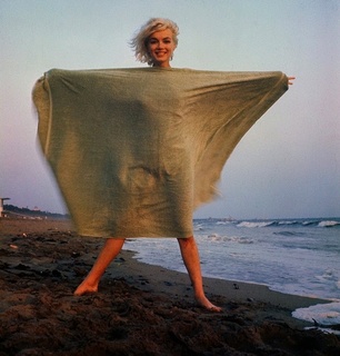 Marilyn Monroe feet photo thumbnail