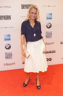Nova Meierhenrich feet photo thumbnail
