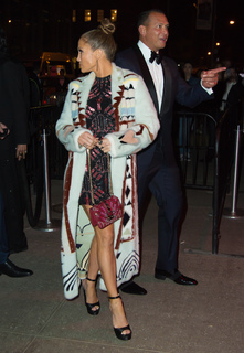 Jennifer Lopez feet photo thumbnail