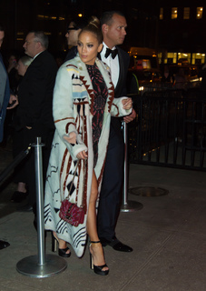 Jennifer Lopez feet photo thumbnail