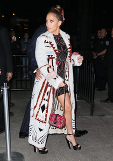 Jennifer Lopez feet photo thumbnail