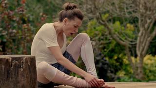 Serenay Sarikaya feet photo thumbnail