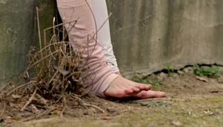 Serenay Sarikaya feet photo thumbnail