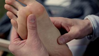 Serenay Sarikaya feet photo thumbnail