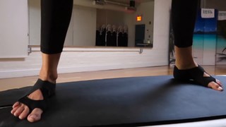 Martha Hunt feet photo thumbnail