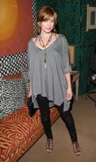 Milla Jovovich feet photo thumbnail