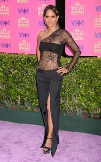 Halle Berry feet photo thumbnail