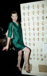 Milla Jovovich feet photo thumbnail
