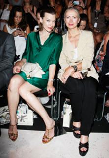 Milla Jovovich feet photo thumbnail