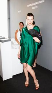 Milla Jovovich feet photo thumbnail