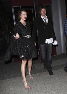 Milla Jovovich feet photo thumbnail
