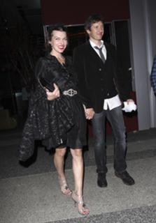 Milla Jovovich feet photo thumbnail