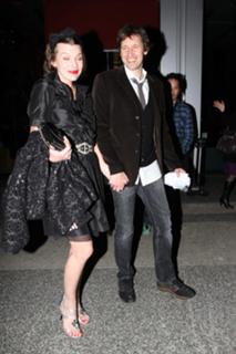 Milla Jovovich feet photo thumbnail