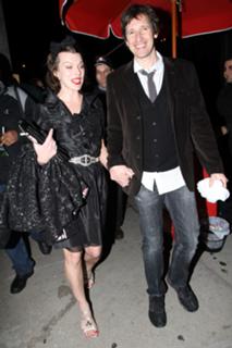 Milla Jovovich feet photo thumbnail