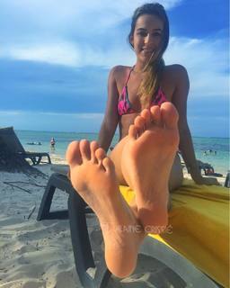 Alaine Crissiê feet photo thumbnail