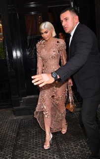 Kylie Jenner feet photo thumbnail