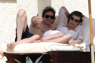 Milla Jovovich feet photo thumbnail