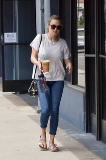 Amanda Seyfried feet photo thumbnail