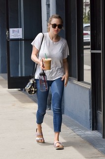 Amanda Seyfried feet photo thumbnail