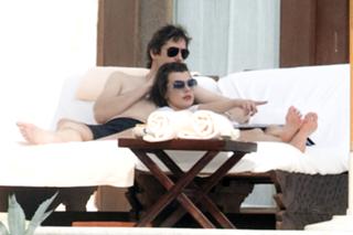 Milla Jovovich feet photo thumbnail