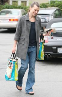 Milla Jovovich feet photo thumbnail