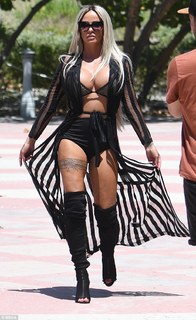 Katie Price feet photo thumbnail