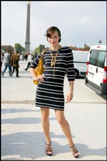 Milla Jovovich feet photo thumbnail