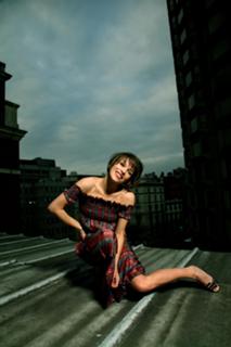 Milla Jovovich feet photo thumbnail
