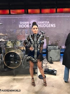 Vanessa Hudgens feet photo thumbnail