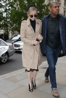 Jennifer Lawrence feet photo thumbnail