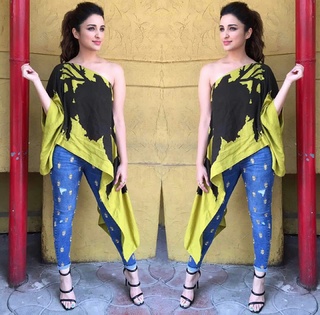 Parineeti Chopra feet photo thumbnail